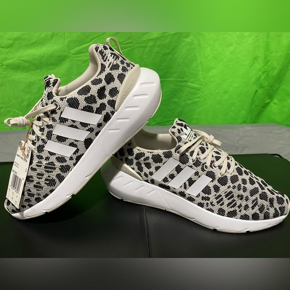Women’s adidas swift run 22 polka dot size 7 youth women size 9 *BRAND NEW*